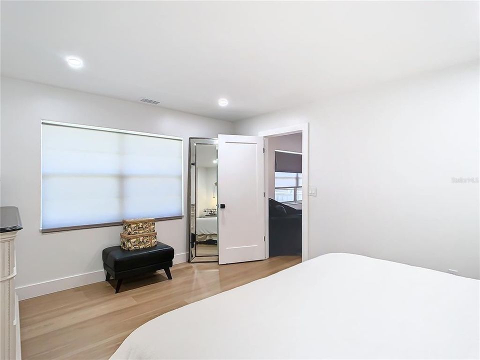 For Sale: $250,000 (2 beds, 2 baths, 918 Square Feet)