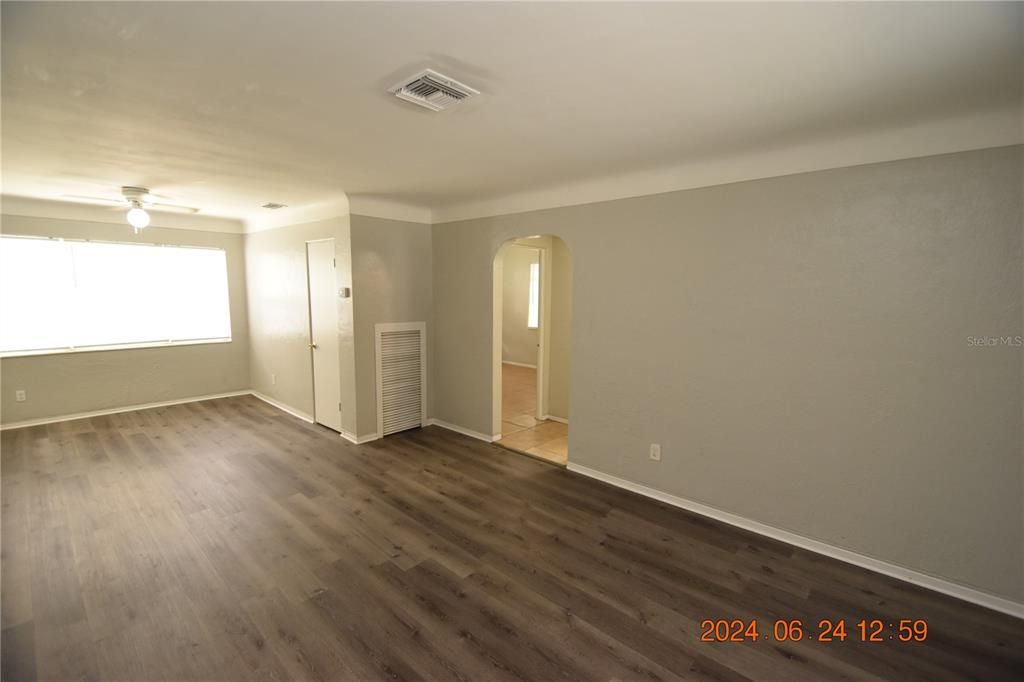 For Rent: $1,850 (3 beds, 1 baths, 930 Square Feet)