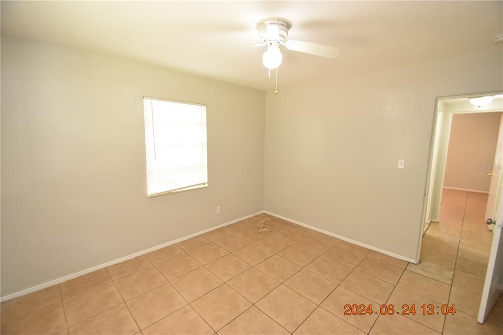 For Rent: $1,850 (3 beds, 1 baths, 930 Square Feet)