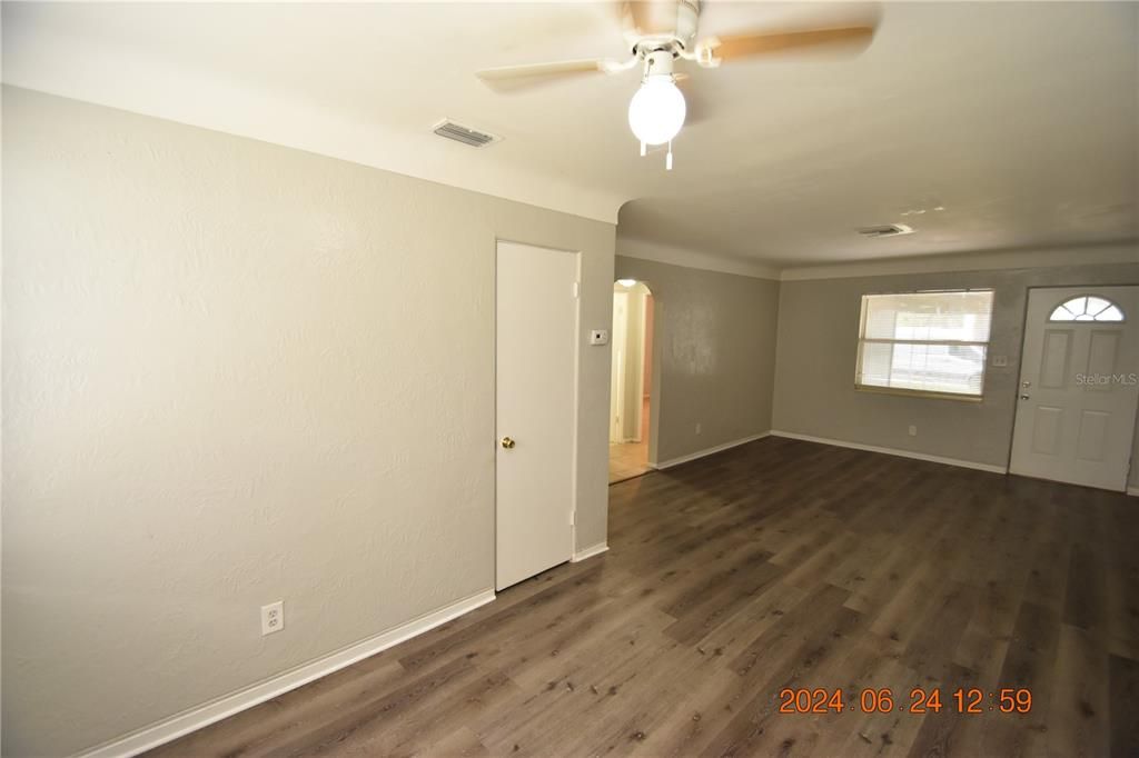 For Rent: $1,850 (3 beds, 1 baths, 930 Square Feet)