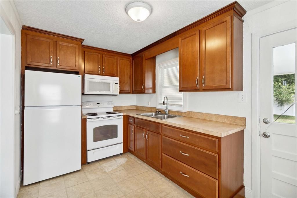 For Rent: $1,495 (1 beds, 1 baths, 480 Square Feet)