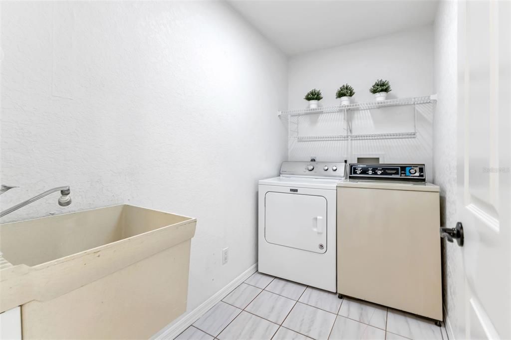 For Sale: $549,000 (3 beds, 2 baths, 2094 Square Feet)