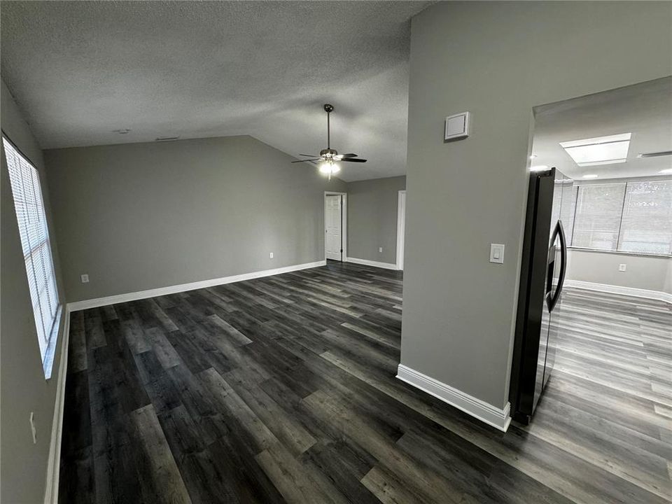 For Sale: $334,900 (2 beds, 2 baths, 1231 Square Feet)