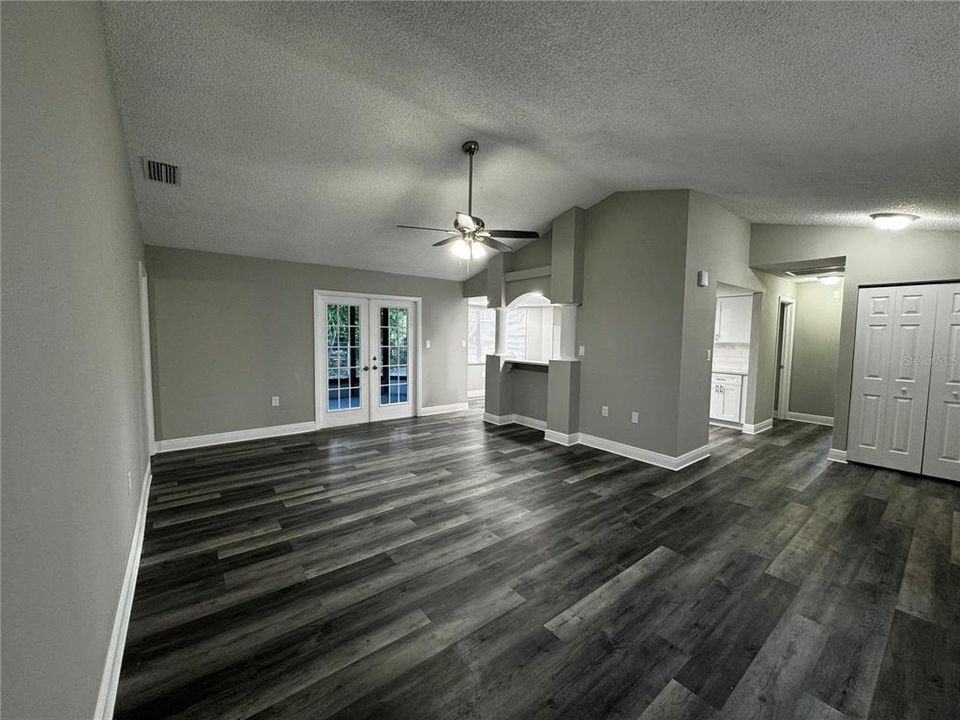 For Sale: $334,900 (2 beds, 2 baths, 1231 Square Feet)