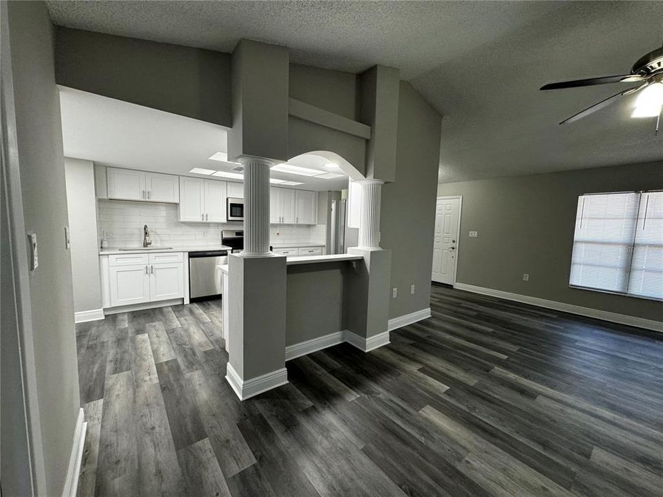 For Sale: $334,900 (2 beds, 2 baths, 1231 Square Feet)