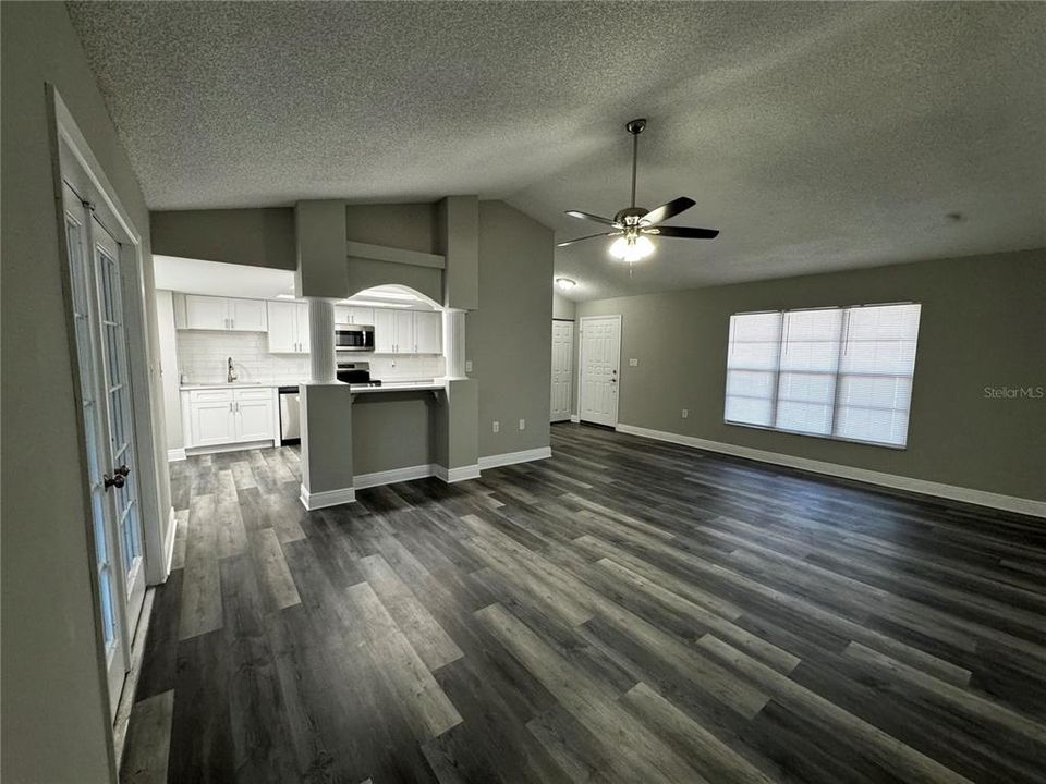 For Sale: $334,900 (2 beds, 2 baths, 1231 Square Feet)