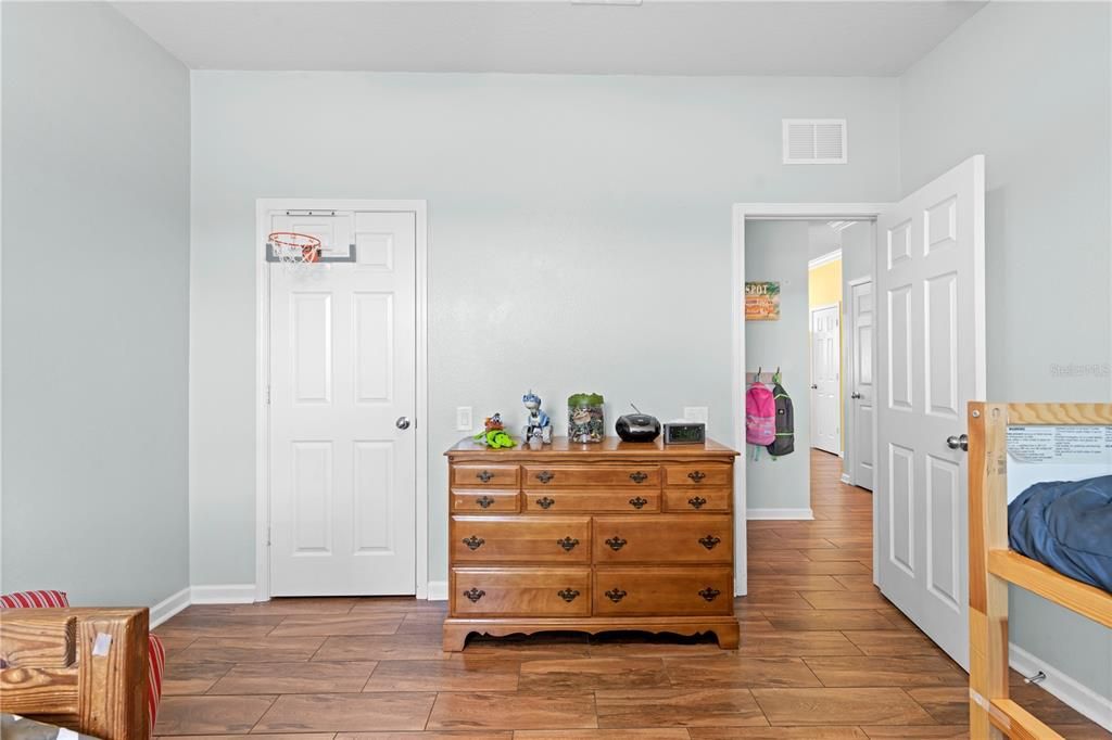 For Sale: $335,000 (3 beds, 2 baths, 2018 Square Feet)