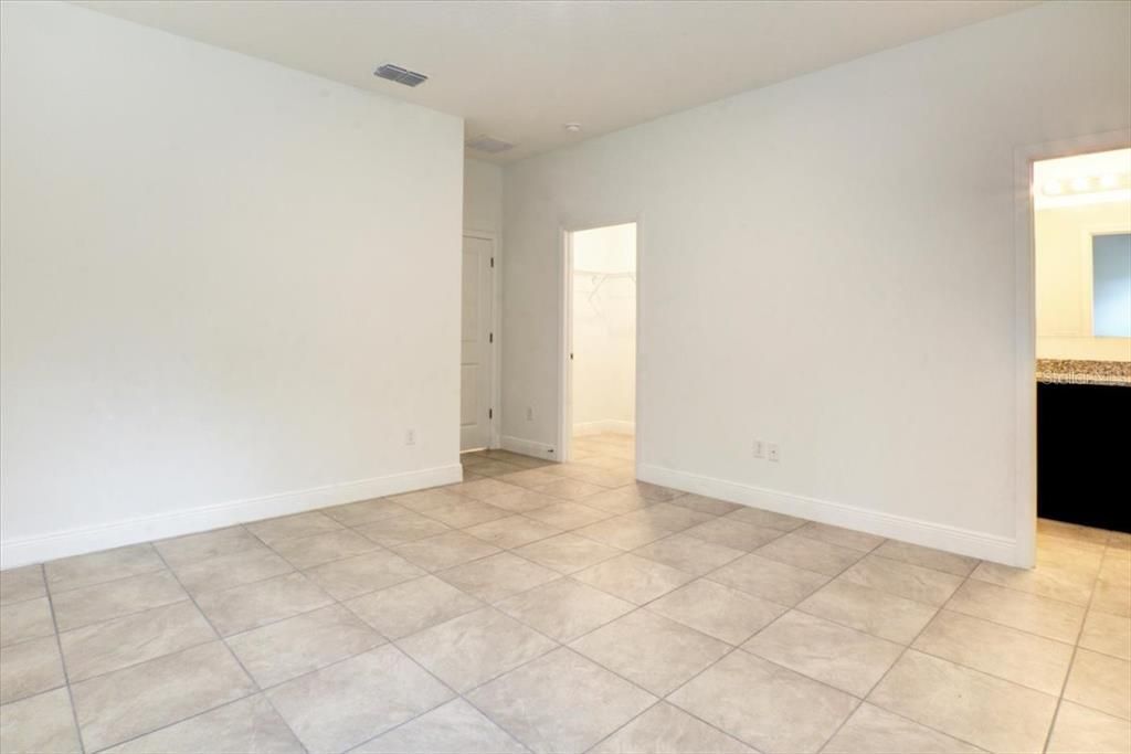 For Sale: $299,000 (4 beds, 2 baths, 1580 Square Feet)