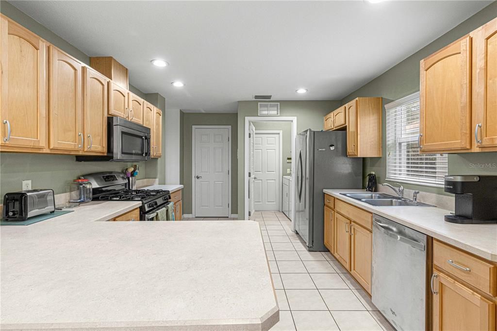For Sale: $345,000 (2 beds, 2 baths, 1711 Square Feet)