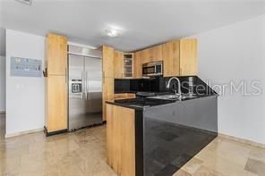 For Sale: $299,900 (2 beds, 2 baths, 1410 Square Feet)