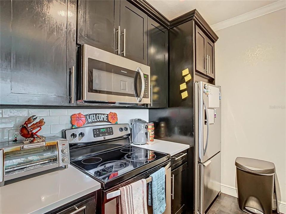 For Sale: $215,000 (1 beds, 1 baths, 642 Square Feet)