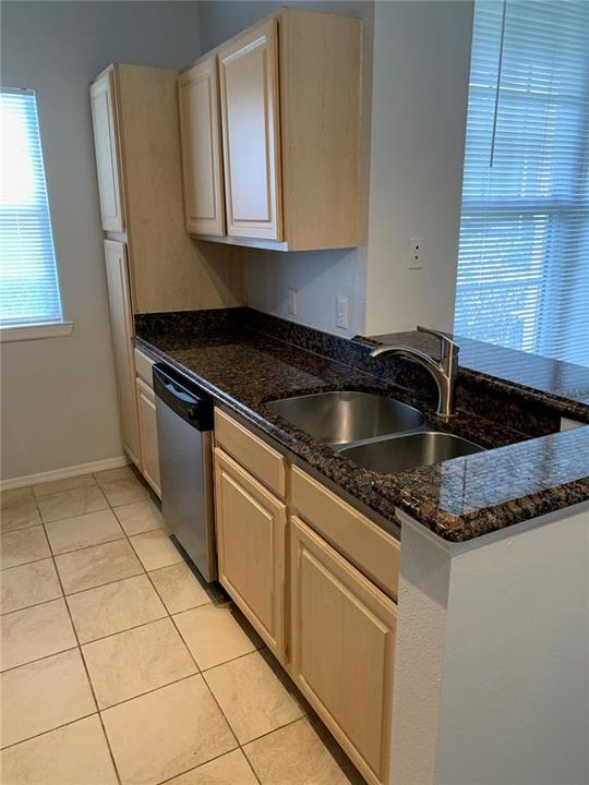 For Rent: $1,595 (1 beds, 1 baths, 948 Square Feet)