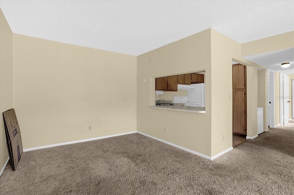 For Sale: $179,500 (2 beds, 2 baths, 975 Square Feet)