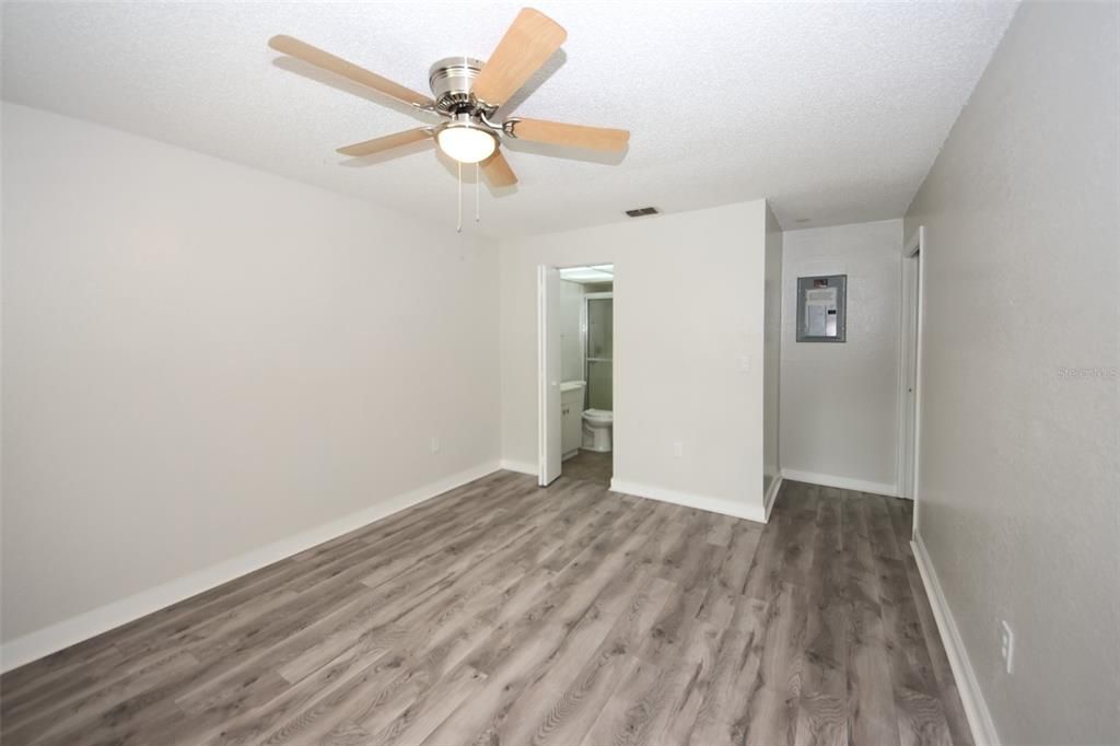 For Sale: $172,900 (2 beds, 2 baths, 984 Square Feet)