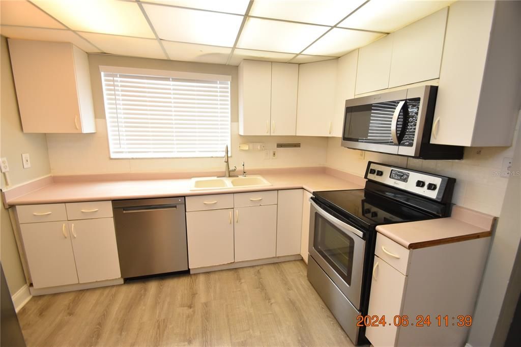 For Rent: $2,000 (2 beds, 2 baths, 1300 Square Feet)