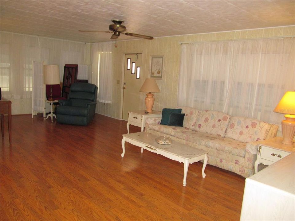 For Sale: $165,000 (2 beds, 2 baths, 1152 Square Feet)