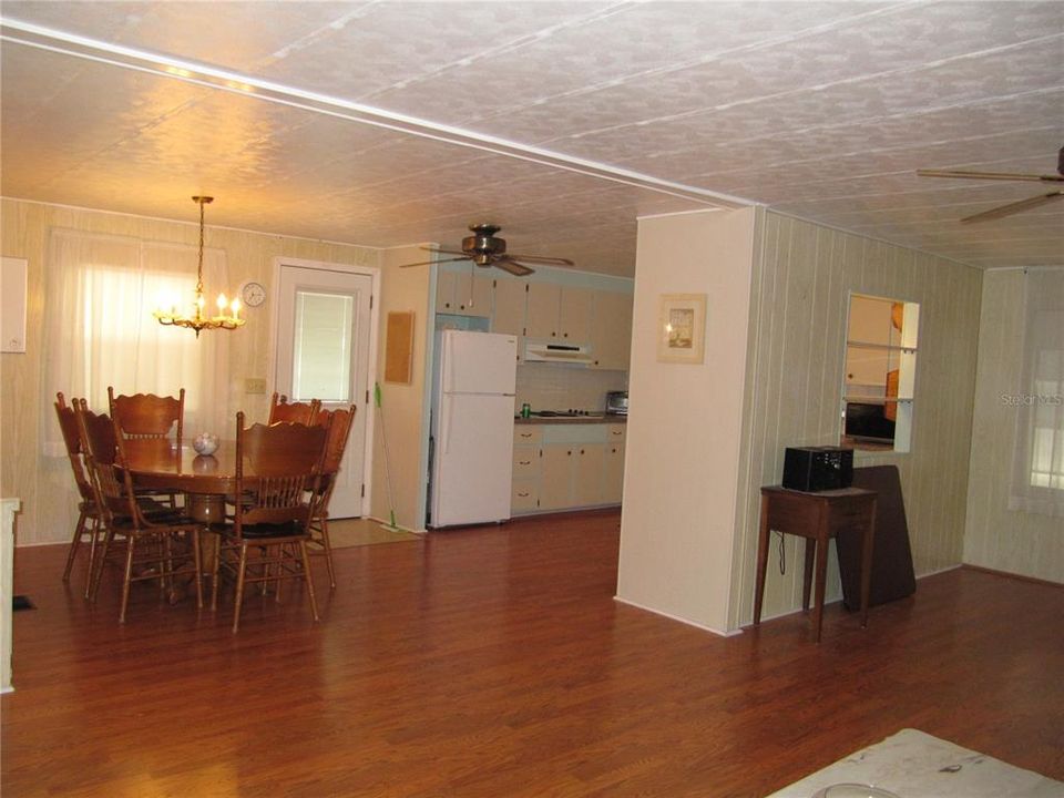 For Sale: $165,000 (2 beds, 2 baths, 1152 Square Feet)