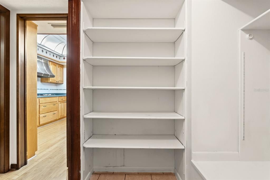 Pantry/storage closet off kitchen!