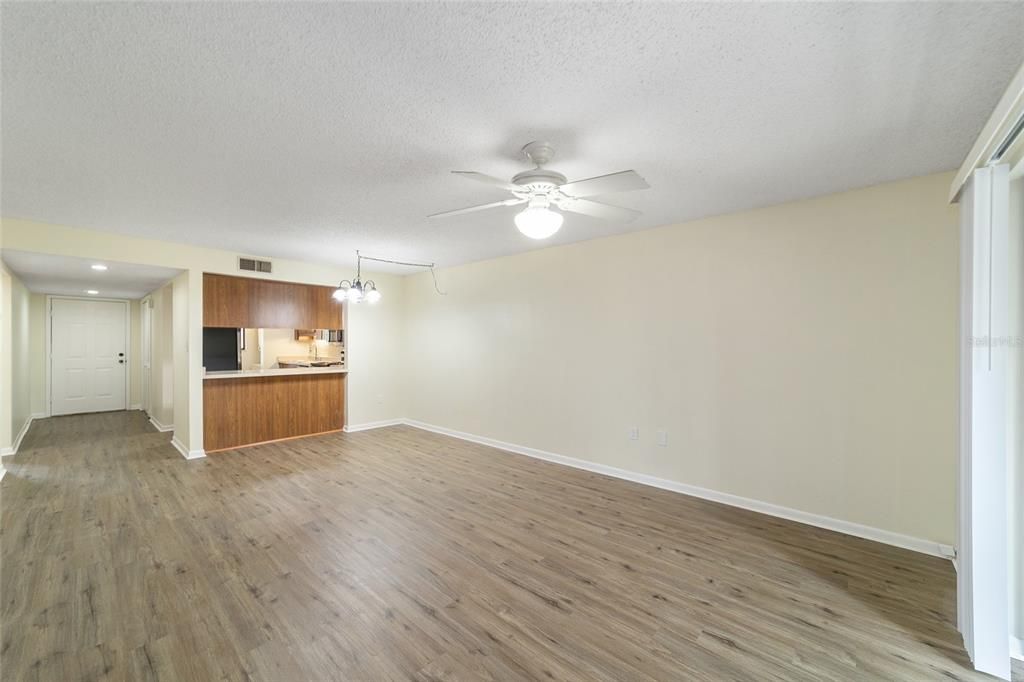 For Sale: $184,900 (2 beds, 2 baths, 1065 Square Feet)