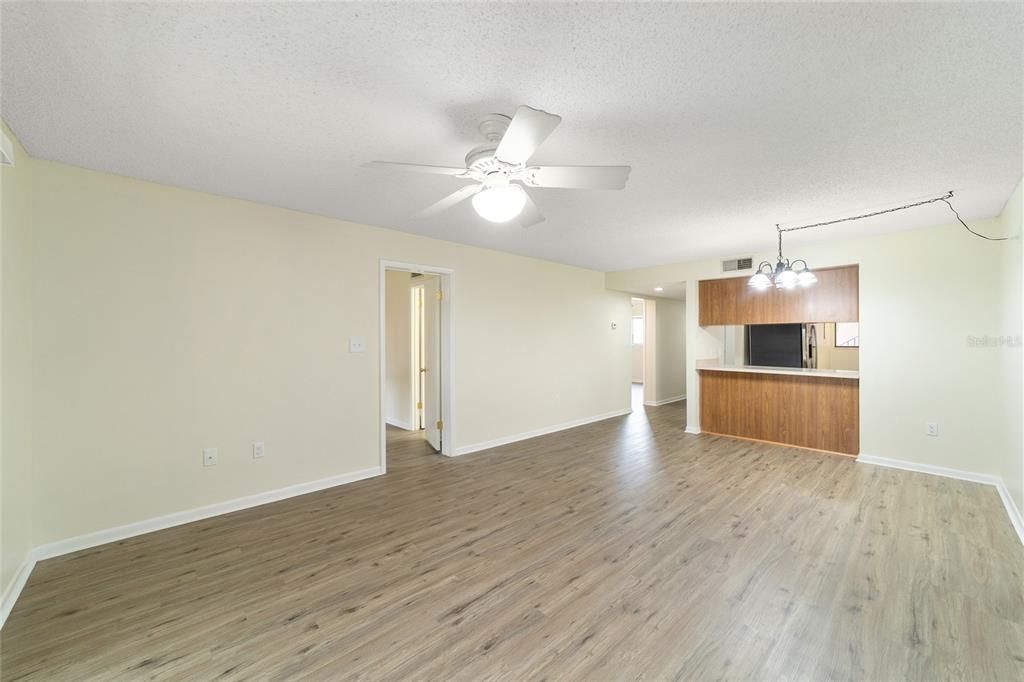 For Sale: $184,900 (2 beds, 2 baths, 1065 Square Feet)