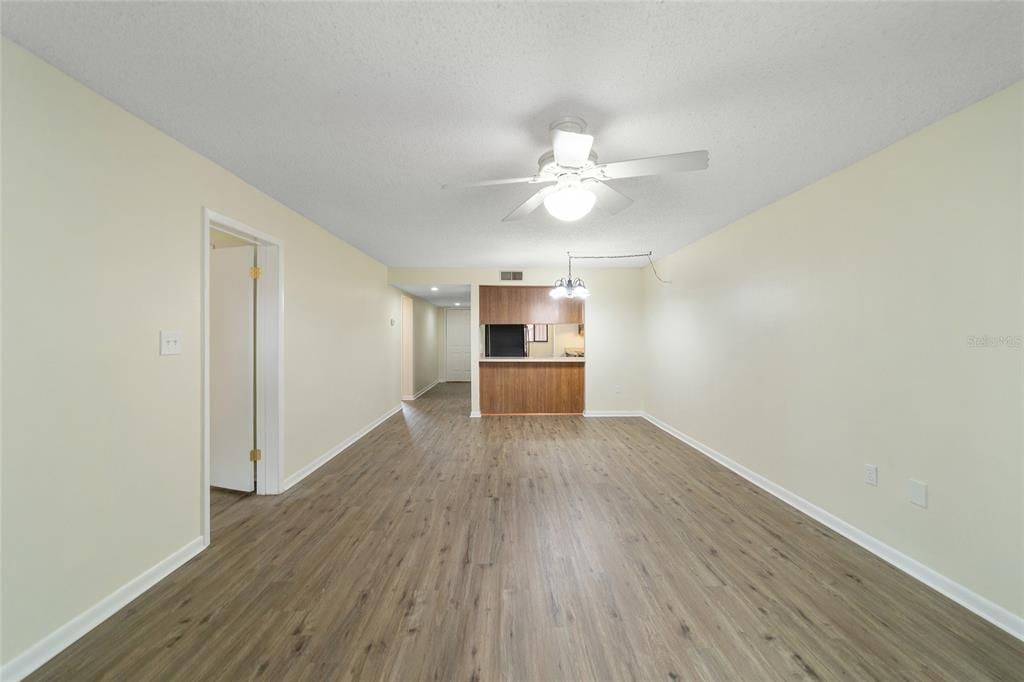 For Sale: $184,900 (2 beds, 2 baths, 1065 Square Feet)