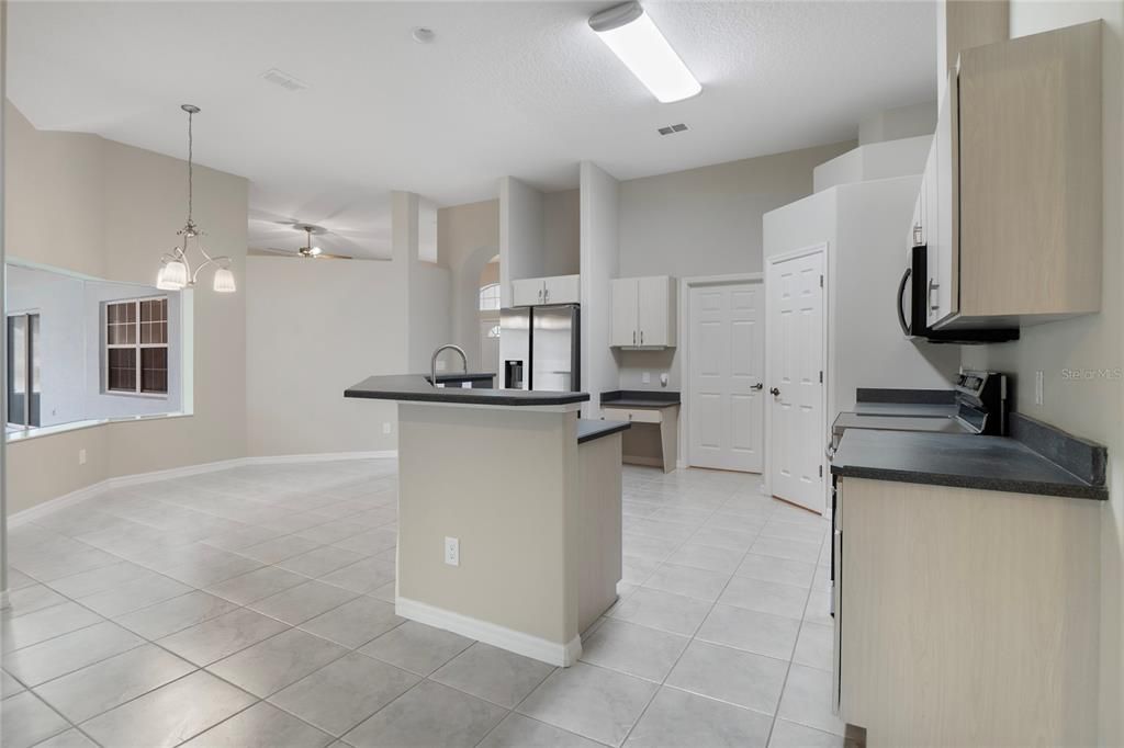 For Sale: $379,900 (3 beds, 2 baths, 2160 Square Feet)