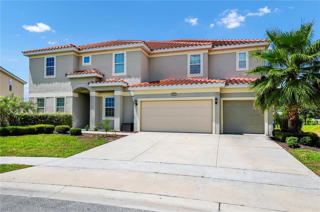 Active With Contract: $1,100,000 (14 beds, 11 baths, 6223 Square Feet)