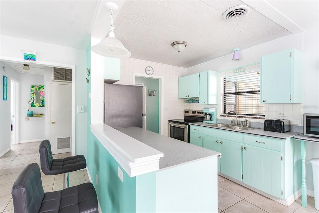 For Sale: $995,000 (2 beds, 2 baths, 1344 Square Feet)