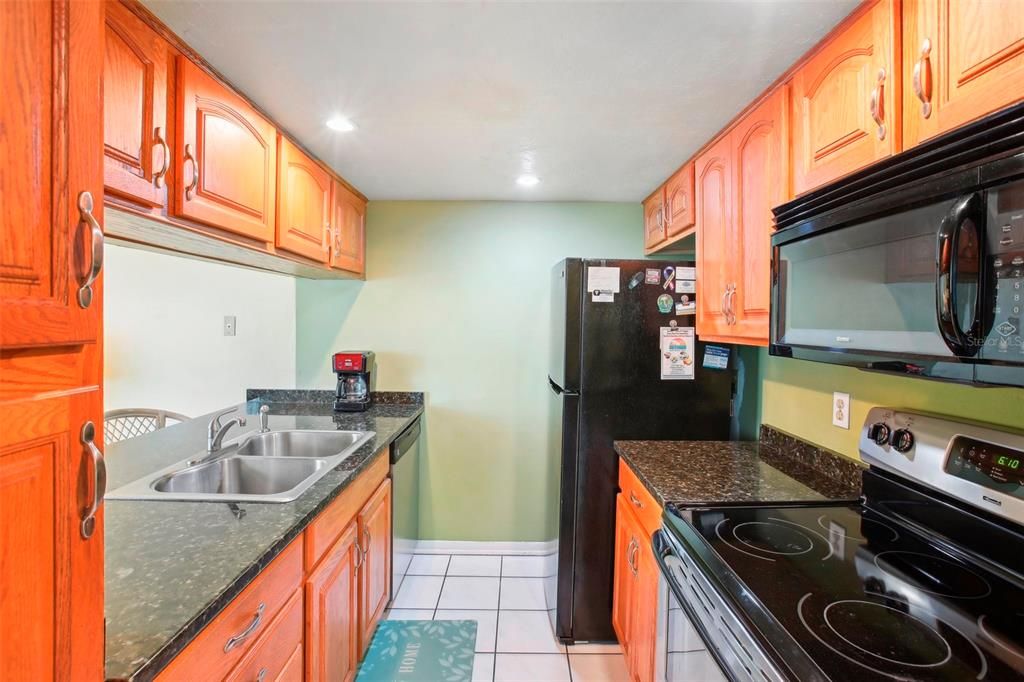 For Sale: $499,900 (2 beds, 1 baths, 1040 Square Feet)