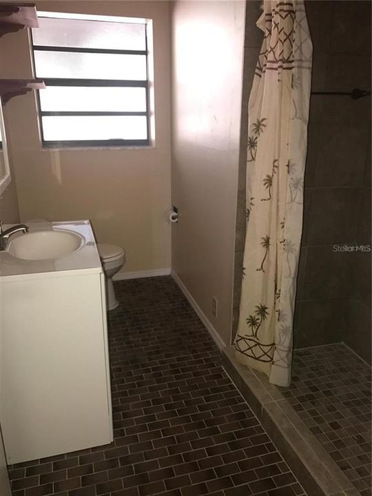 出租: $1,900 (1 贝兹, 1 浴室, 1202 平方英尺)
