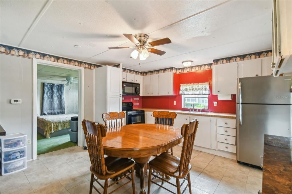 For Sale: $156,000 (3 beds, 1 baths, 952 Square Feet)