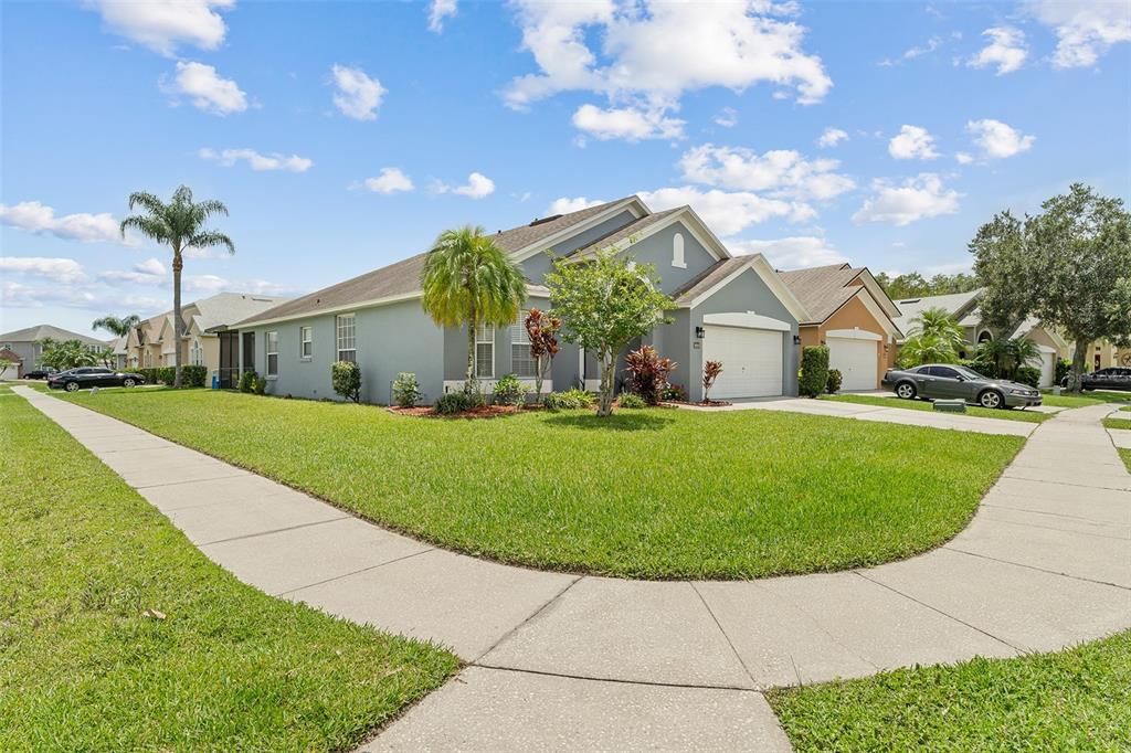 For Sale: $415,000 (3 beds, 2 baths, 1641 Square Feet)