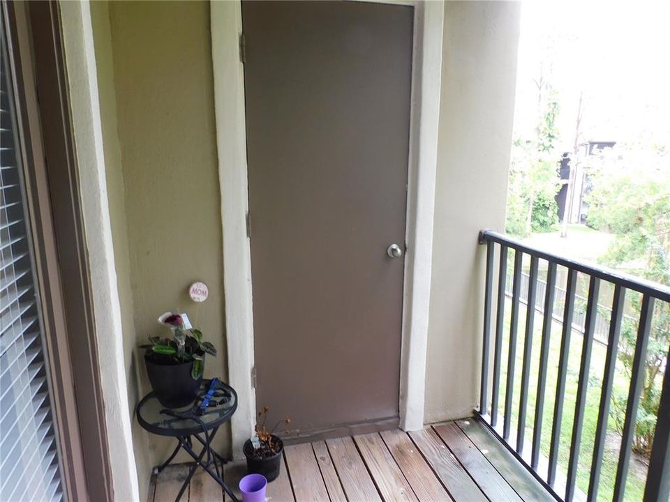 For Sale: $150,000 (1 beds, 1 baths, 552 Square Feet)