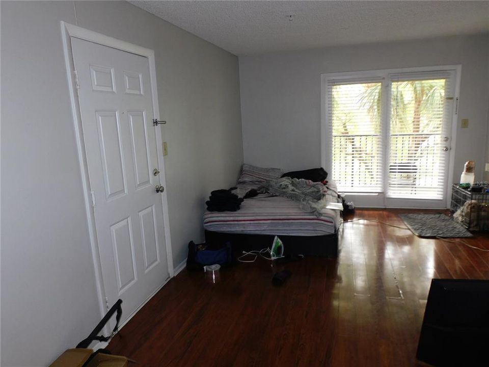 For Sale: $150,000 (1 beds, 1 baths, 552 Square Feet)