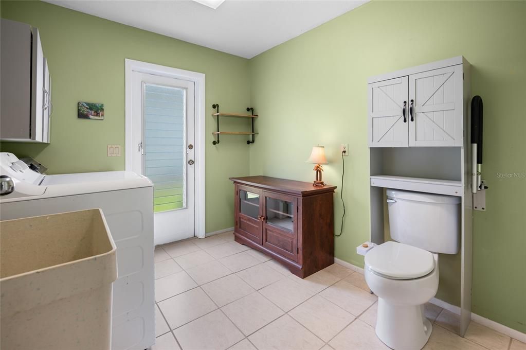 For Sale: $359,900 (3 beds, 2 baths, 1879 Square Feet)