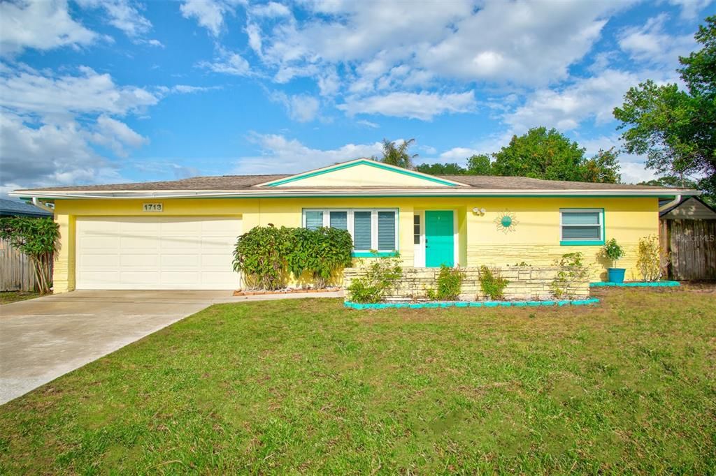 For Sale: $499,000 (3 beds, 2 baths, 1299 Square Feet)