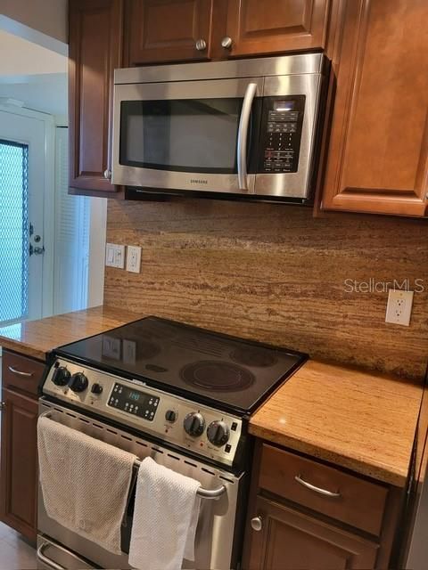 For Rent: $2,250 (2 beds, 2 baths, 981 Square Feet)