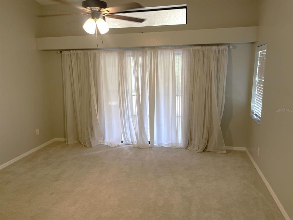 For Rent: $2,400 (4 beds, 2 baths, 2100 Square Feet)