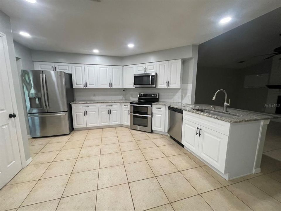 For Rent: $2,400 (4 beds, 2 baths, 2100 Square Feet)
