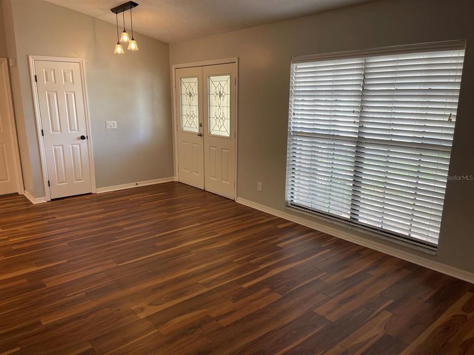 For Rent: $2,400 (4 beds, 2 baths, 2100 Square Feet)