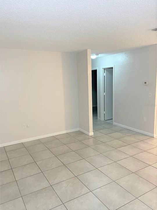 For Rent: $1,000 (2 beds, 1 baths, 810 Square Feet)