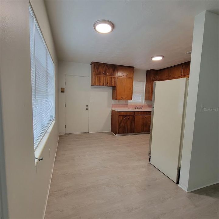 For Rent: $1,800 (2 beds, 1 baths, 768 Square Feet)