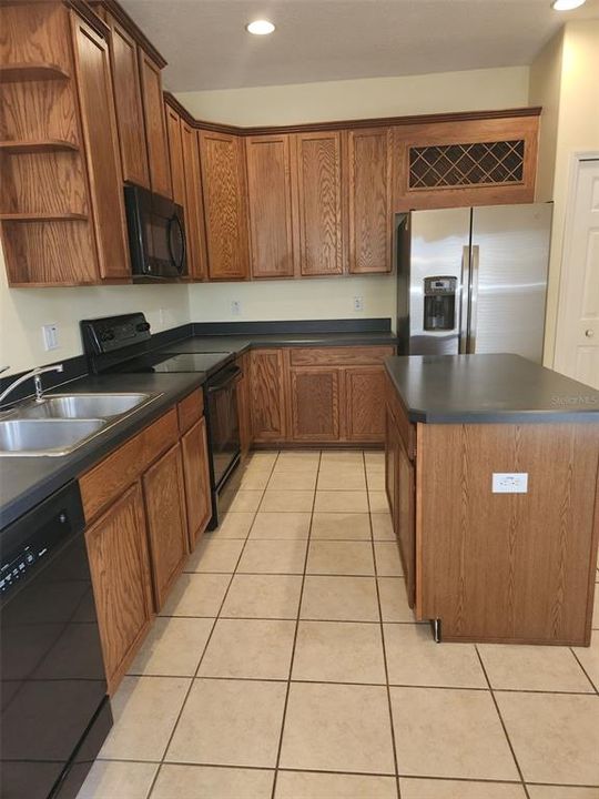 For Rent: $2,350 (3 beds, 2 baths, 1498 Square Feet)