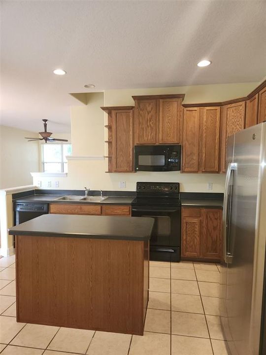 For Rent: $2,350 (3 beds, 2 baths, 1498 Square Feet)