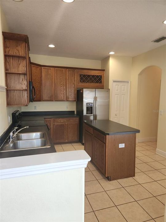 For Rent: $2,350 (3 beds, 2 baths, 1498 Square Feet)