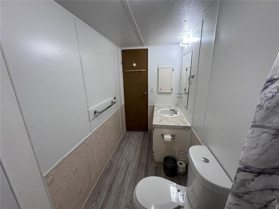 For Sale: $130,000 (2 beds, 1 baths, 728 Square Feet)