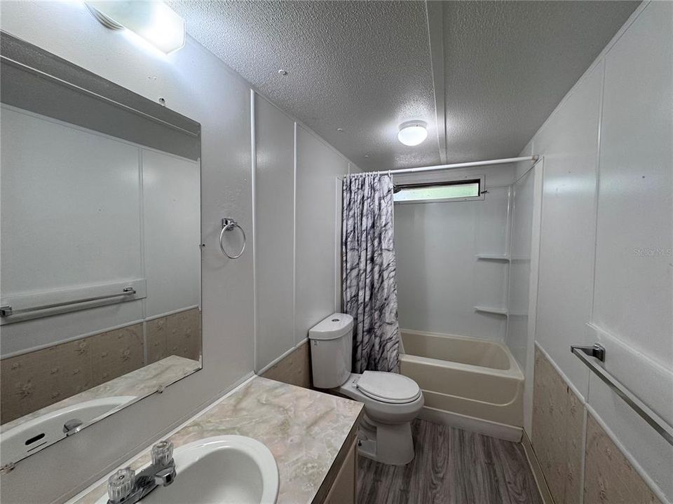 For Sale: $130,000 (2 beds, 1 baths, 728 Square Feet)