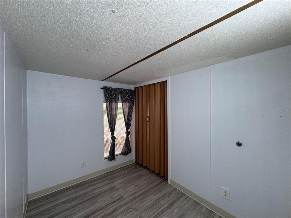 For Sale: $130,000 (2 beds, 1 baths, 728 Square Feet)