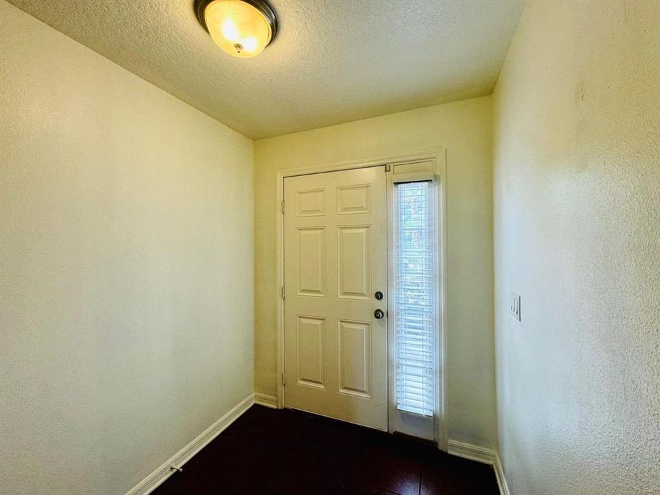 For Rent: $1,999 (3 beds, 2 baths, 1369 Square Feet)