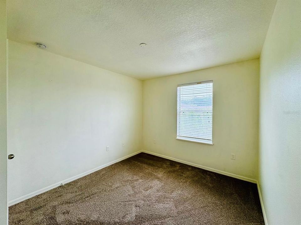 For Rent: $1,999 (3 beds, 2 baths, 1369 Square Feet)